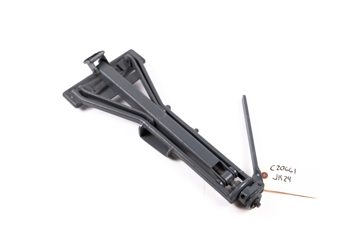 Jaguar E-Type Roadster/Coupe Metallifacture Scissor Jack (Late 3.8 / Early 4.2) - USED - JK18